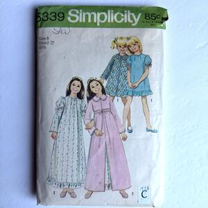 Vtg 1970s Girls Nightgown & Robe Sewing Pattern Simplicity 5339 Size 8